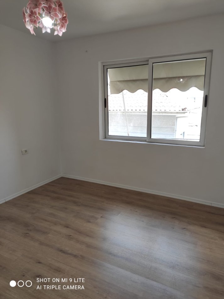 Tirane, shes apartament 2+1 Kati 4, 70 m² 100.000 € (Shkolla Bashkiar)