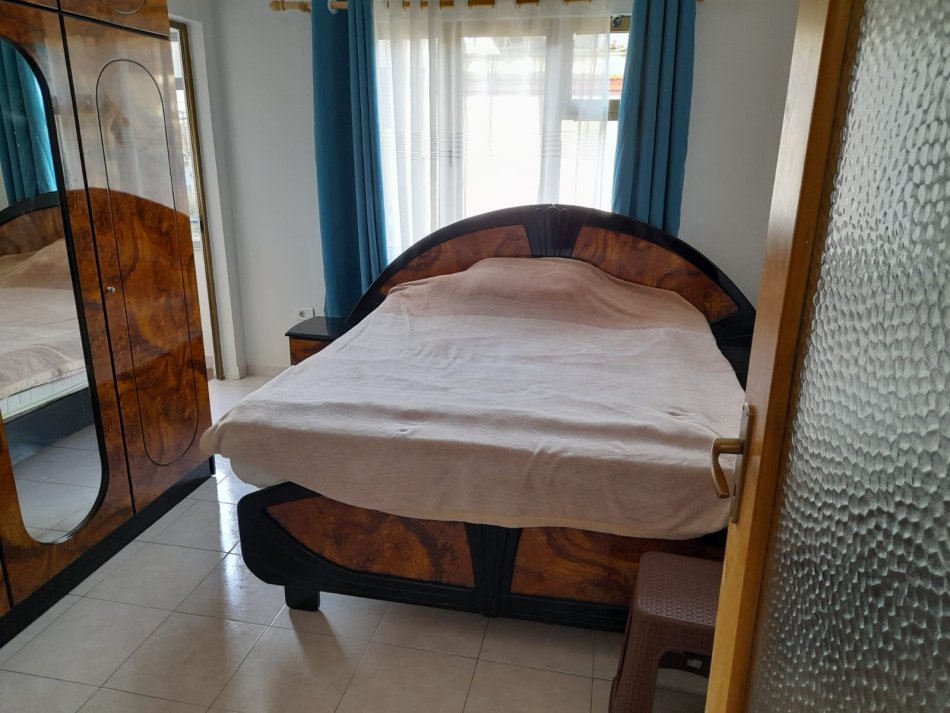 Tirane, jepet me qera apartament 2+1+Ballkon Kati 2, 85 m² 600 € (Qender , te plazza rruga qemal stafa)