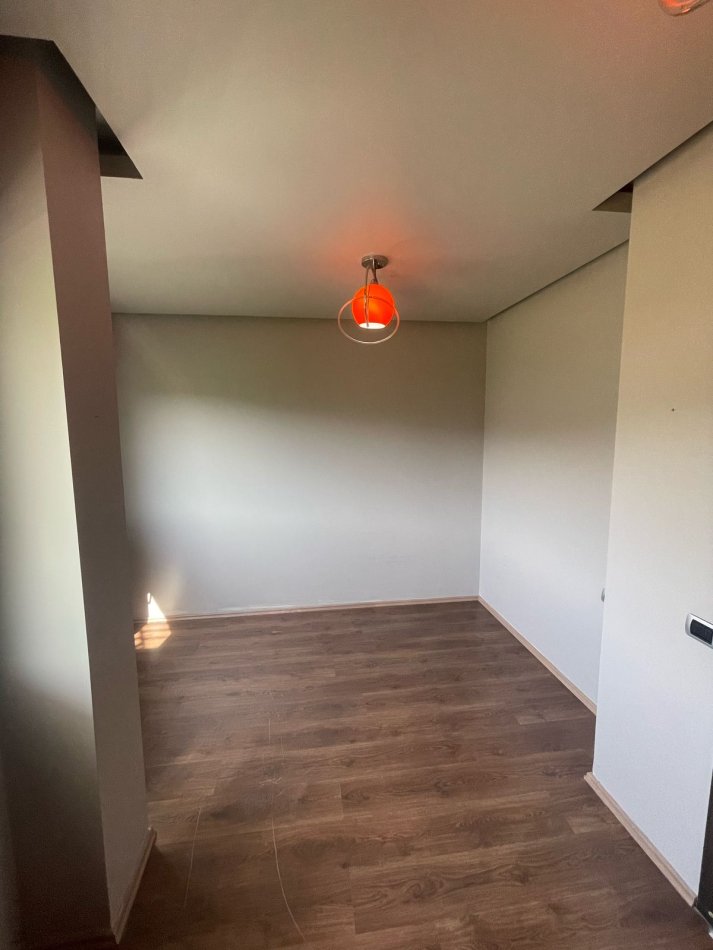 Tirane, jepet me qera apartament 3+1+Ballkon Kati 4, 143 m² 750 € (kodra e diellit)
