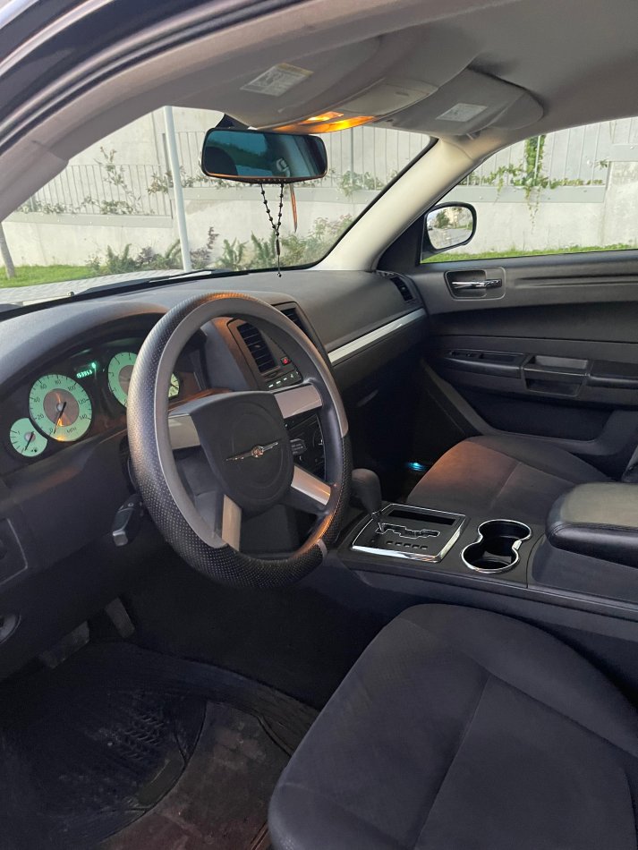 Tirane, shes makine Chrysler 300c Benzin+Gaz, e zeze automatik Klima 154 km 7.500 €