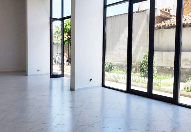 Tirane, shitet ambjent biznesi 107 m² 193.000 Euro