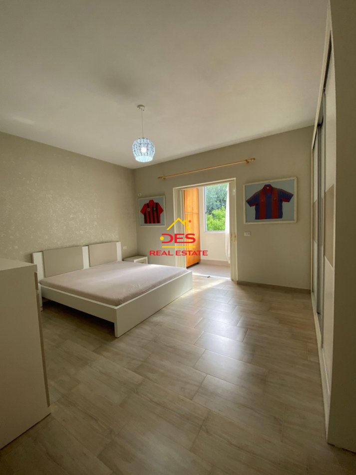 Vlore, shitet apartament 3+1 Kati 3, 220 m² 245.000 € (Rruga Sulejman Delvina)