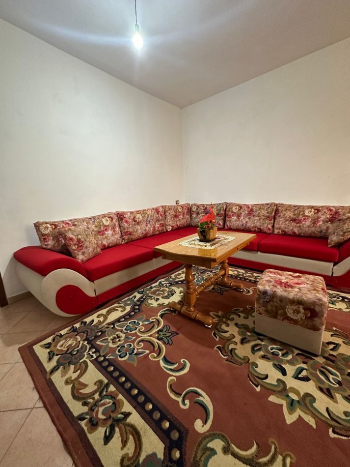 Tirane, jepet me qera shtepi 1 Katshe Kati 1, 70 m² 300 € (Amerikan 3)