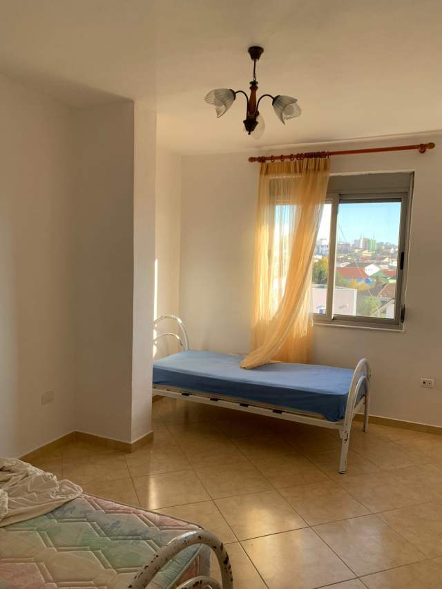 Tirane, jepet me qera apartament 2+1 Kati 5, 110 m² 40.000 Leke (Tregu Elektrik ,Rruga Sali Nivica)