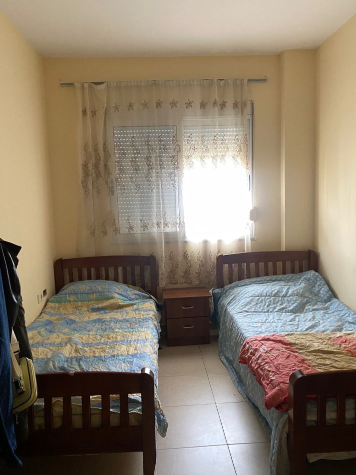 Tirane, jepet me qera apartament 2+1+Ballkon Kati 5, 85 m² 400 € (Komuna e Parisit ,prane kika 2)
