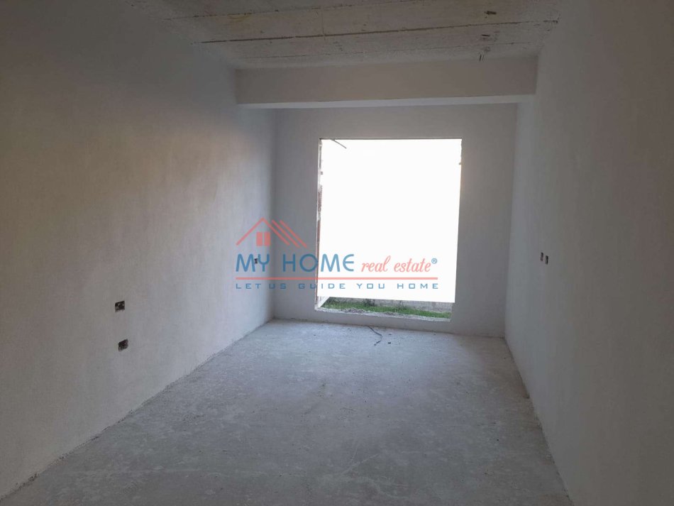 Tirane, shes apartament 1+1+Ballkon Kati 3, 71 m² 91.700 € (porcelan)