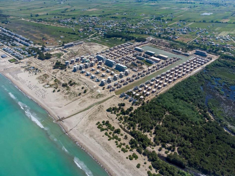Shitet, Garsoniere, Turquoise Marina, Gjiri i Lalëzit.