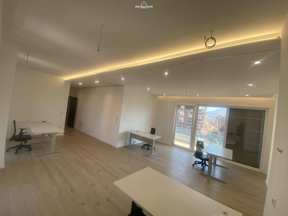 Tirane, jepet me qera zyre Kati 9, 140 m² 1.600 € (qender)