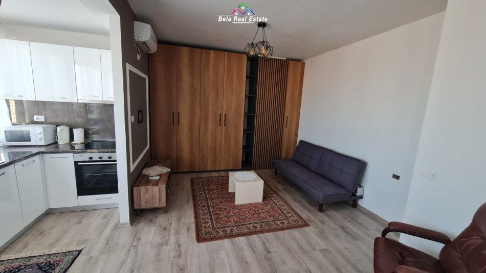 Tirane, jepet me qera apartament Kati 11, 45 m² 400 € (rruga e kavajes)