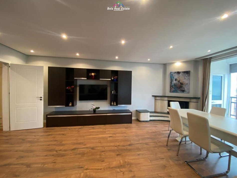 Tirane, jepet me qera apartament 2+1 Kati 13, 122 m² 1.100 € (ish ekspozita)