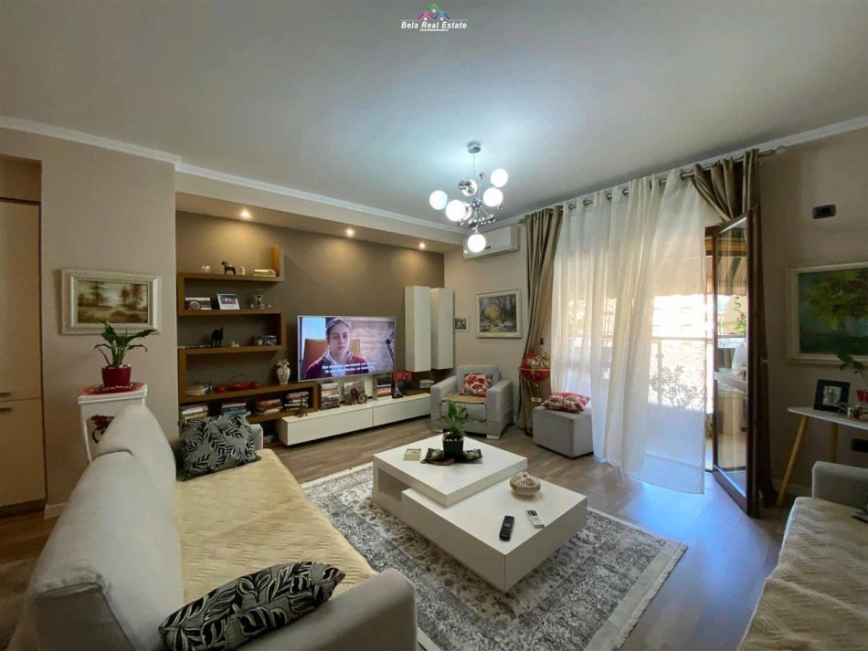 Tirane, shes apartament 2+1 Kati 7, 129 m² 320.000 € (komuna e parisit)