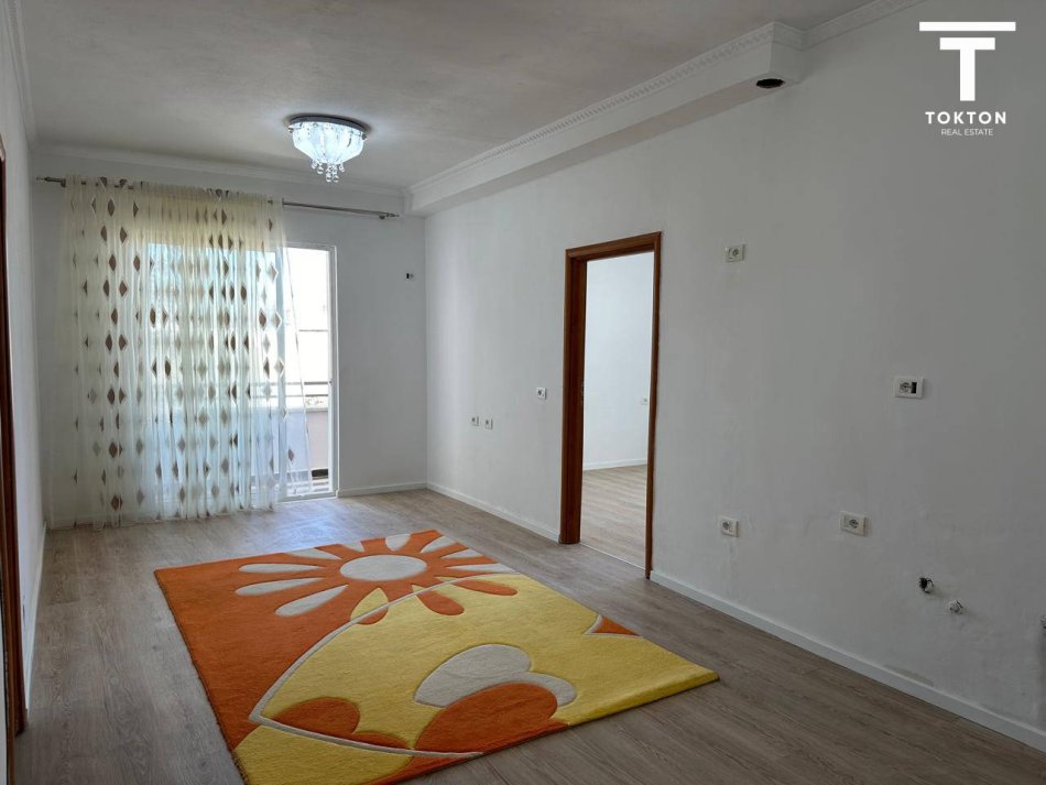 Tirane, shitet apartament 2+1 Kati 1, 84 m² 89.000 € (Rruga e Dajtit), TT 978