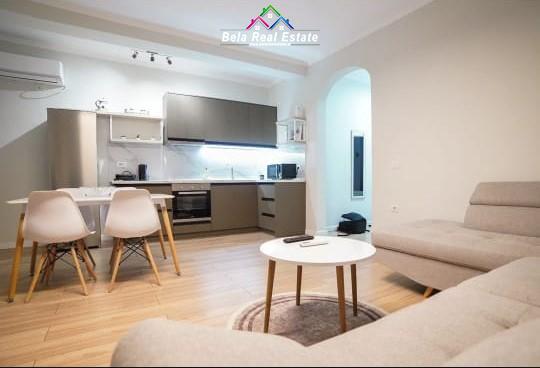 Tirane, jepet me qera 1+1 Kati 4, 70 m² 600 € (Bulevardi Zogu I)