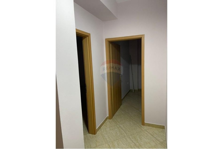 Tirane, jepet me qera apartament 2+1 Kati 2, 103 m² 650 € (Rruga e kavajes)