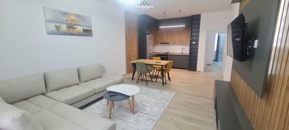 Tirane, jepet me qera apartament 2+1+Ballkon Kati 4, 102 m² 700 € (OXHAKU)