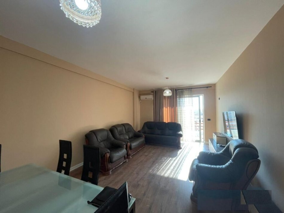 Tirane, jepet me qera apartament 2+1 Kati 10, 83 m² 450 € (Astir afer Bar Oslo)