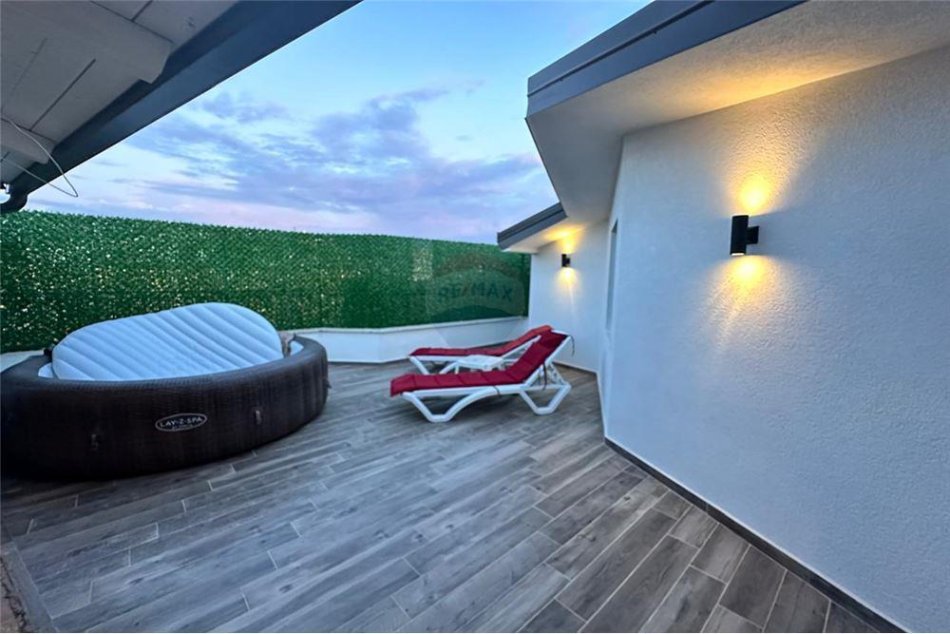 Durres, shitet apartament 3+1 Kati 5, 230 m² 250.000 € (Mali I Robit)