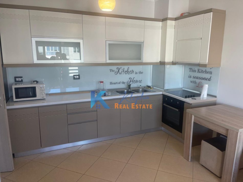 Tirane, jepet me qera apartament 1+1 Kati 5, 68 m² 450 € (Porcelan, afer UET)