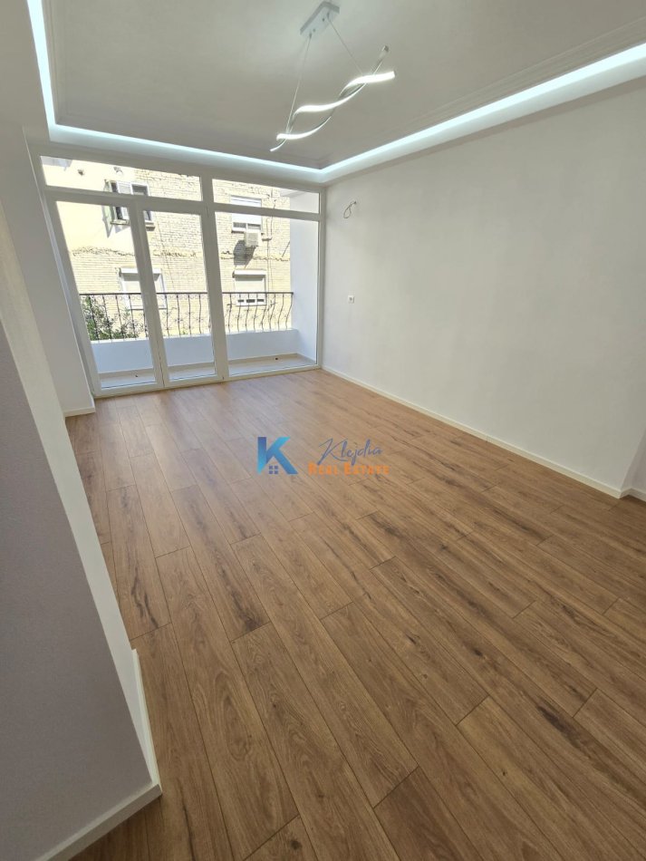 Tirane, shitet apartament 2+1 Kati 3, 73 m² 160.000 € (Rruga e Elbasanit, afer Ambasades Amerikane)
