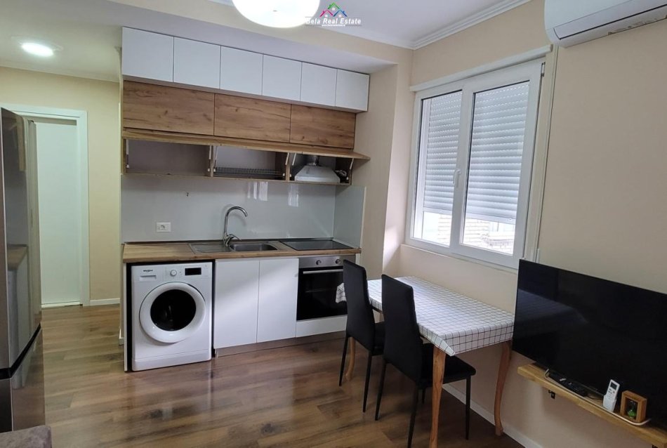 Tirane, jepet me qera apartament 1+1 Kati 3, 40 m² 450 € (Rruga e Dibres)