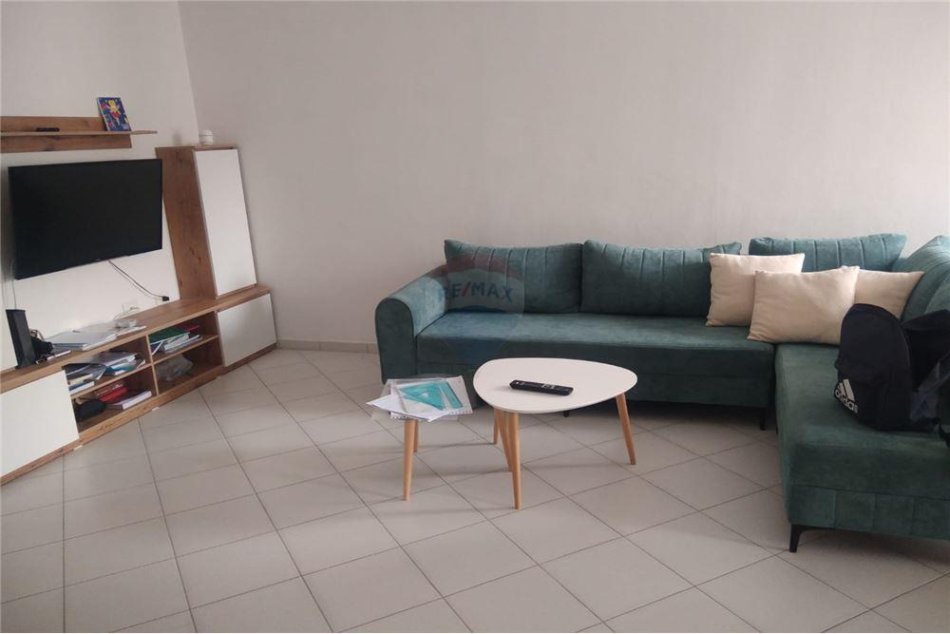 Tirane, jepet me qera apartament 1+1 Kati 8, 66 m² 450 € (Yzberisht)