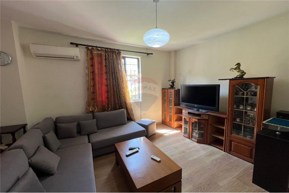 Tirane, jepet me qera apartament 2+1 Kati 1, 90 m² 450 € (Rruga Ramazan Bogdani - Treni - Dispanseria)