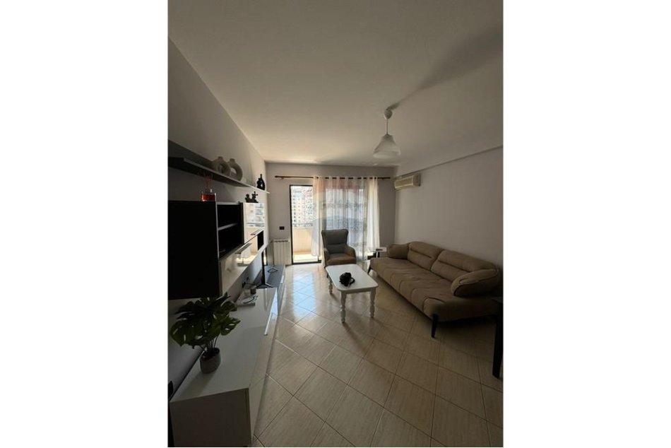 Tirane, jepet me qera apartament 2+1 Kati 6, 110 m² 700 € (Komuna e Parisit)