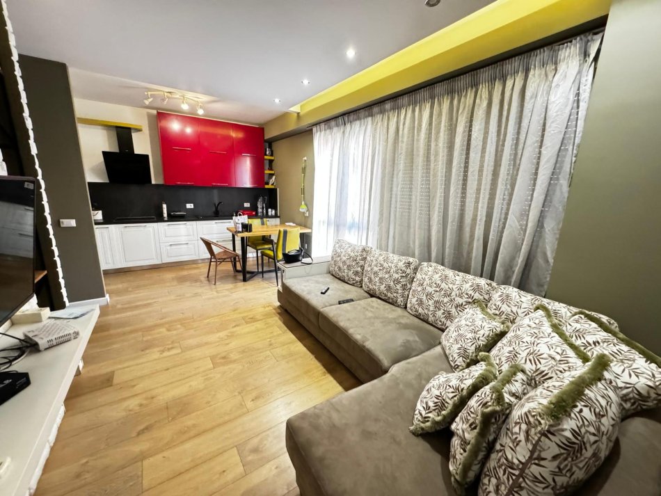 Tirane, shitet apartament 1+1+Ballkon Kati 2, 75 m² 230.000 € (Rr. Kavajes)