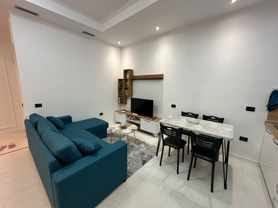 Tirane, jepet me qera garsonier 1+1 Kati 0, 42 m² 300 € (Fresku)