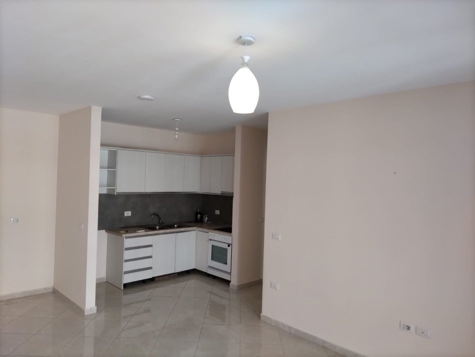 Tirane, jepet me qera apartament 2+1 Kati 3, 90 m² 550 € (Don Bosko)