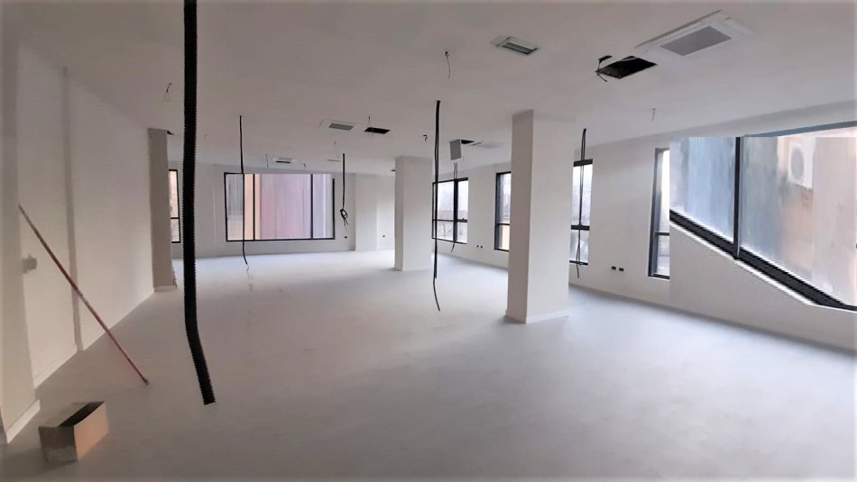Tirane, jepet me qera zyre Kati 1, 415 m² 5.200 € (Pazari i ri)