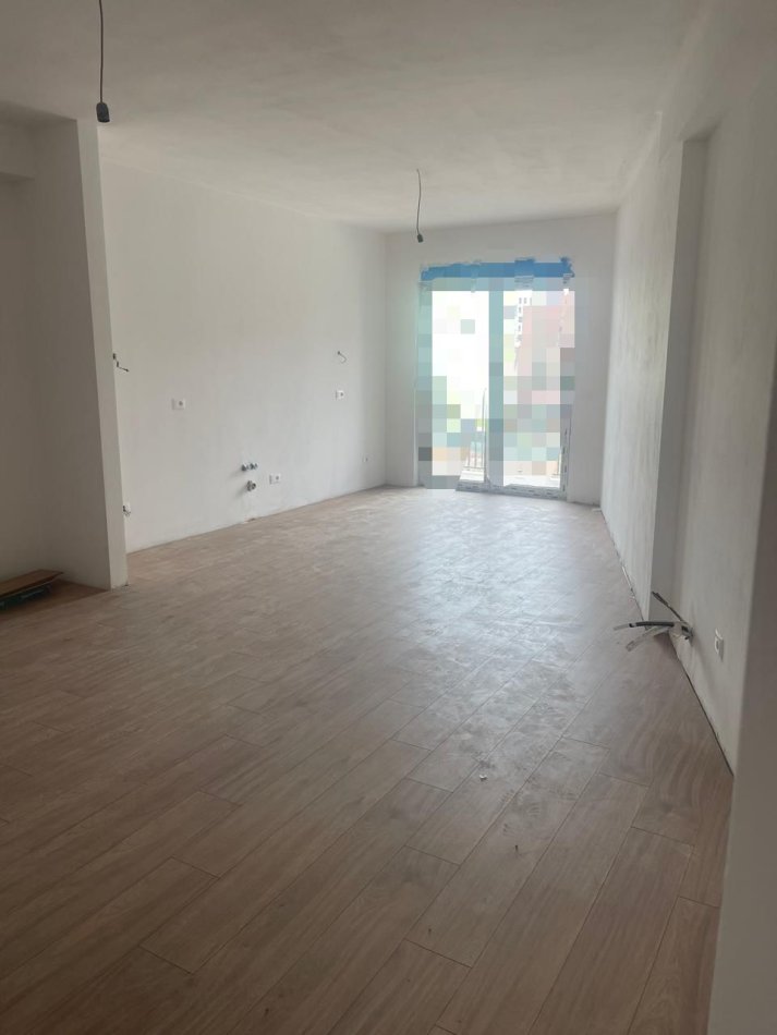Tirane, jepet me qera ambjent biznesi Kati 4, 148 m² 500 € (Bulevardi i Ri)