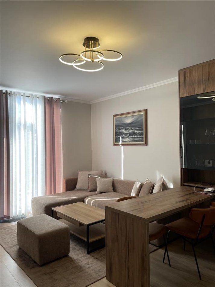 Tirane, jepet me qera apartament 2+1 Kati 3, 75 m² 450 € (Yzberisht)