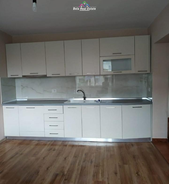 Tirane, jepet me qera zyre Kati 2, 50 m² 400 € (21 dhjetori)