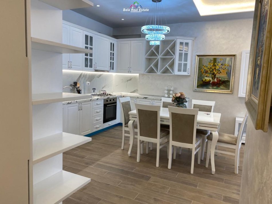 Tirane, jepet me qera apartament 2+1 Kati 4, 120 m² 550 € (rruga e Kavajes)