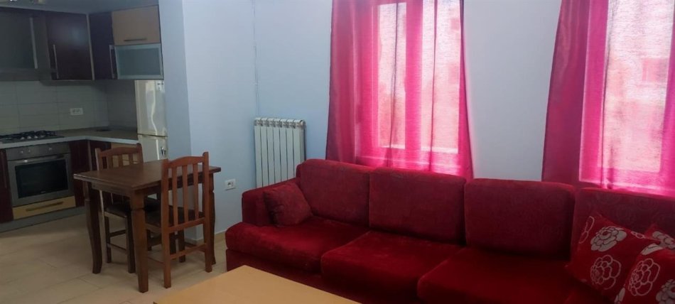 Tirane, jepet me qera apartament 1+1 Kati 4, 60 m² 600 € (blloku)