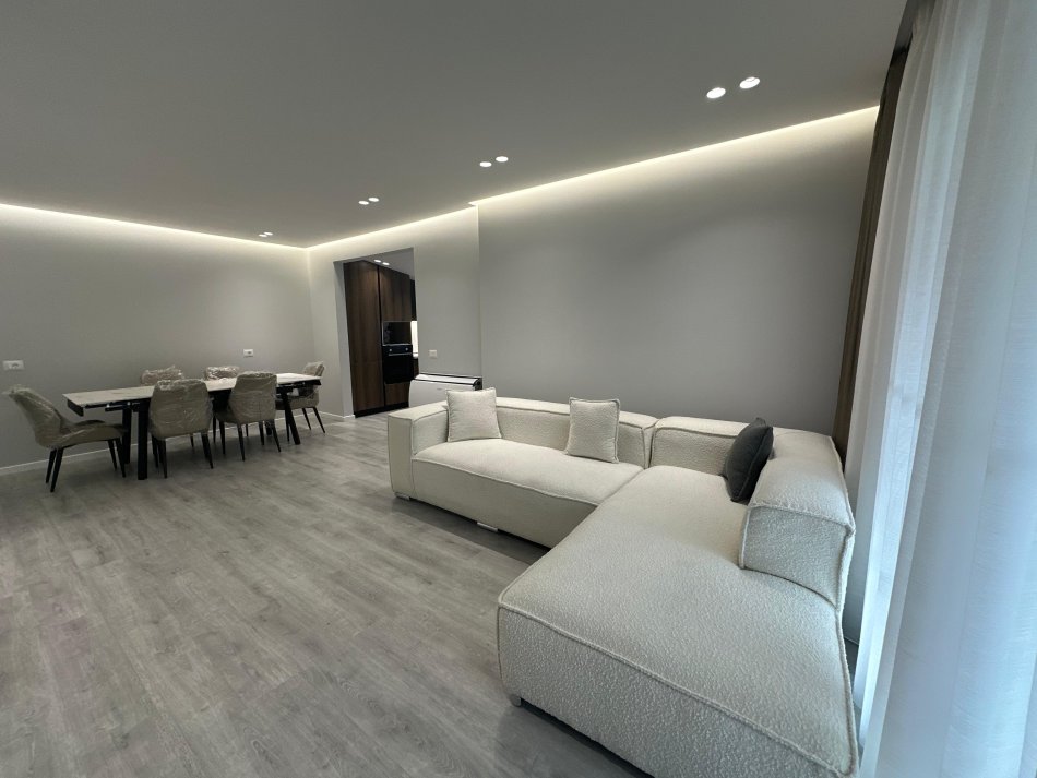Tirane, jepet me qera Vile 3+1 Kati 3, 420 m² 3.000 € (rruga e Elbasanit)