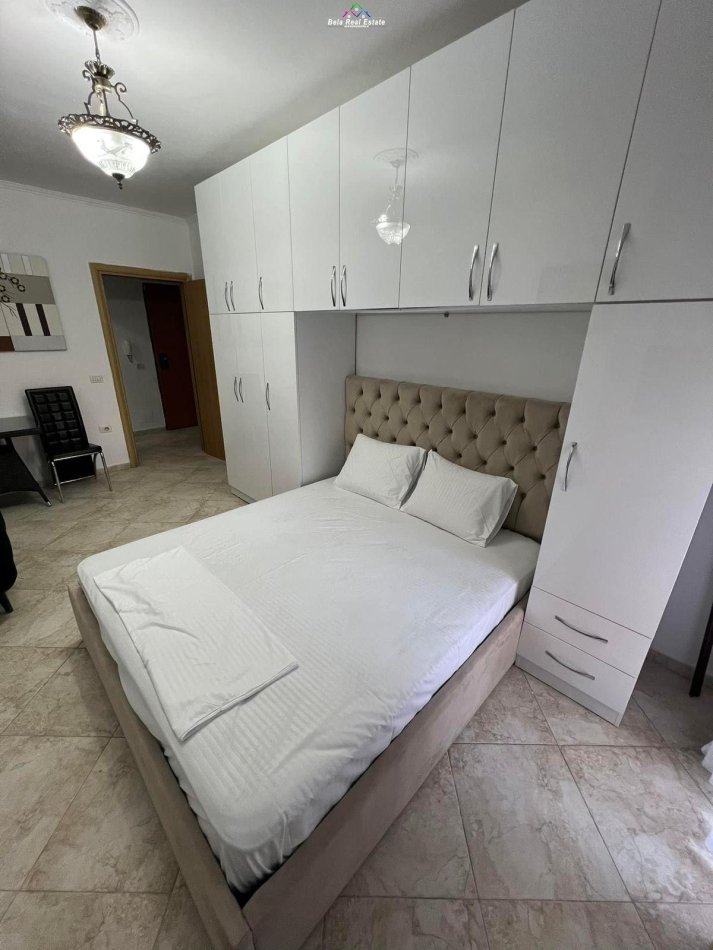 Tirane, jepet me qera garsonier 2+1 Kati 3, 35 m² 600 € (RRUGA E BARRIKADAVE)