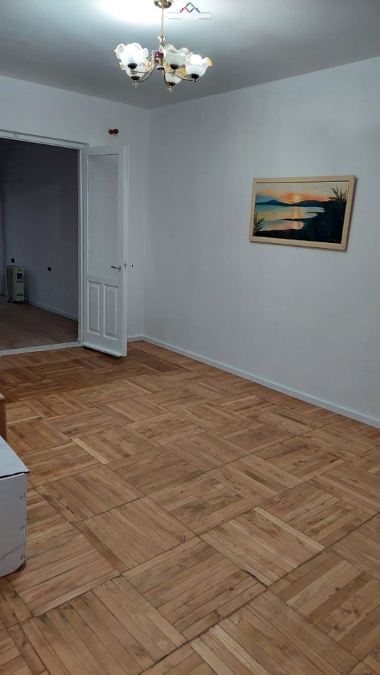 Tirane, jepet me qera zyre Kati 3, 120 m² 1200 € (myslym shyri)