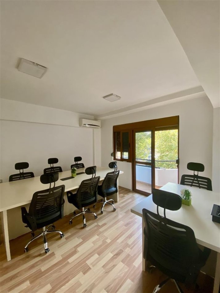 Tirane, jap me qera zyre Kati 2, 70 m² 900 € (Qender)
