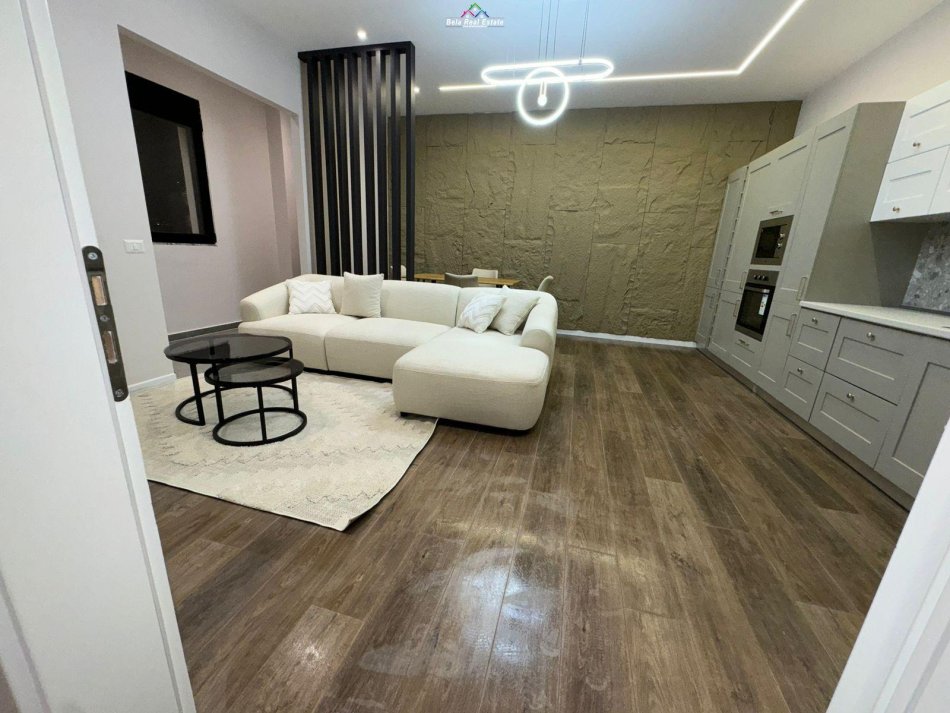 Tirane, jepet me qera apartament 1+1+Ballkon Kati 1, 85 m² 750 € (kodra e diellit)