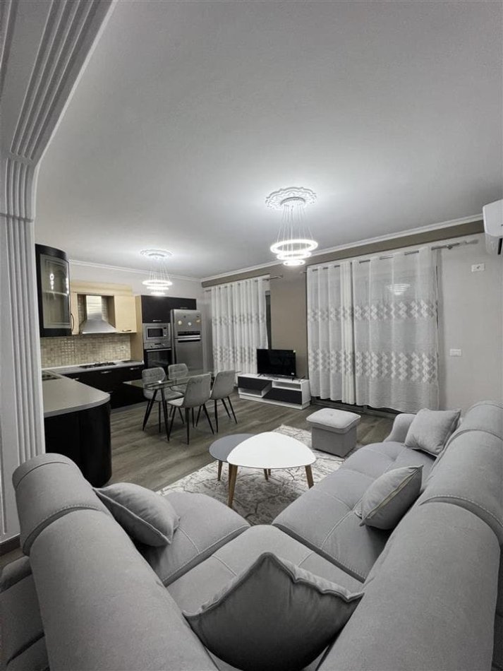 Tirane, jepet me qera apartament 2+1 Kati 9, 90 m² 500 € (astir)
