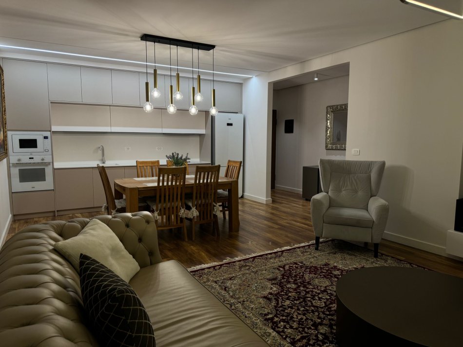 Tirane, jepet me qera apartament 2+1 Kati 11, 137 m² 2.500 € (BLLOK)