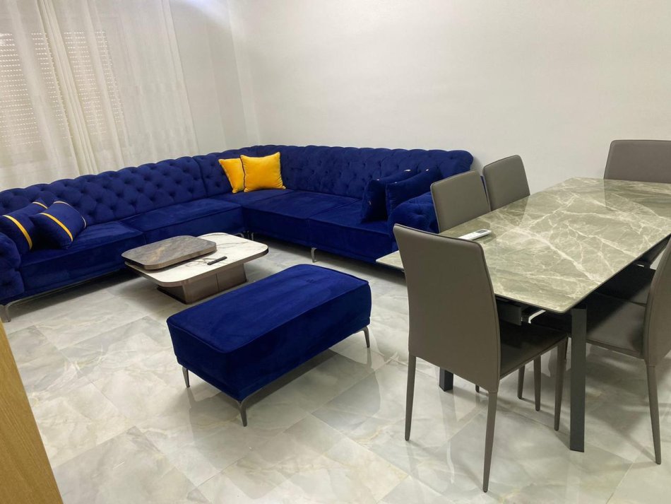 Tirane, jepet me qera apartament 2+1 Kati 5, 111 m² 500 € (fresku)