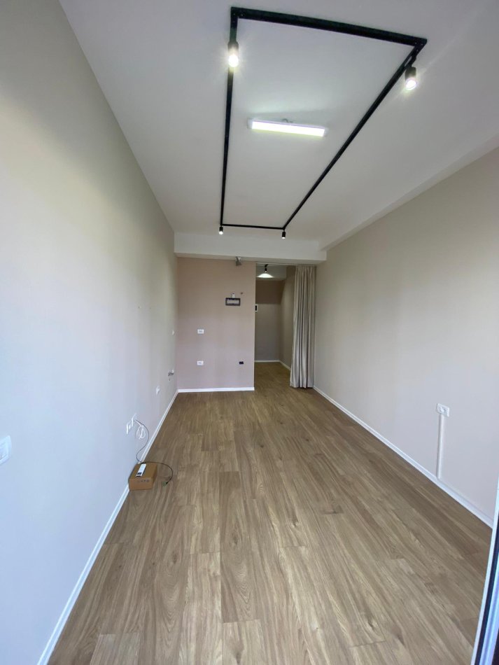 Tirane, jepet me qera dyqan Kati 0, 30 m² 300 € (ali demi)