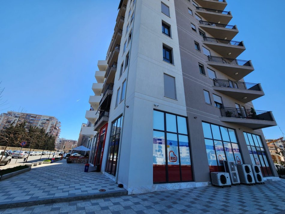 Tirane, shes dyqan Kati 0, 242 m² 580.000 € (Don Bosko (pas Vizion +))
