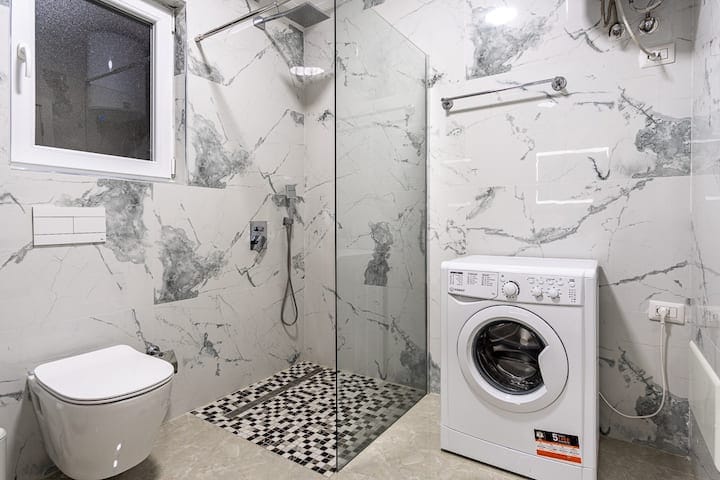 Tirane, shes apartament 2+1+Ballkon Kati 5, 112 m² 340.000 € (Qender (fiks te Tregu Çam - Sheshi Skenderbej))
