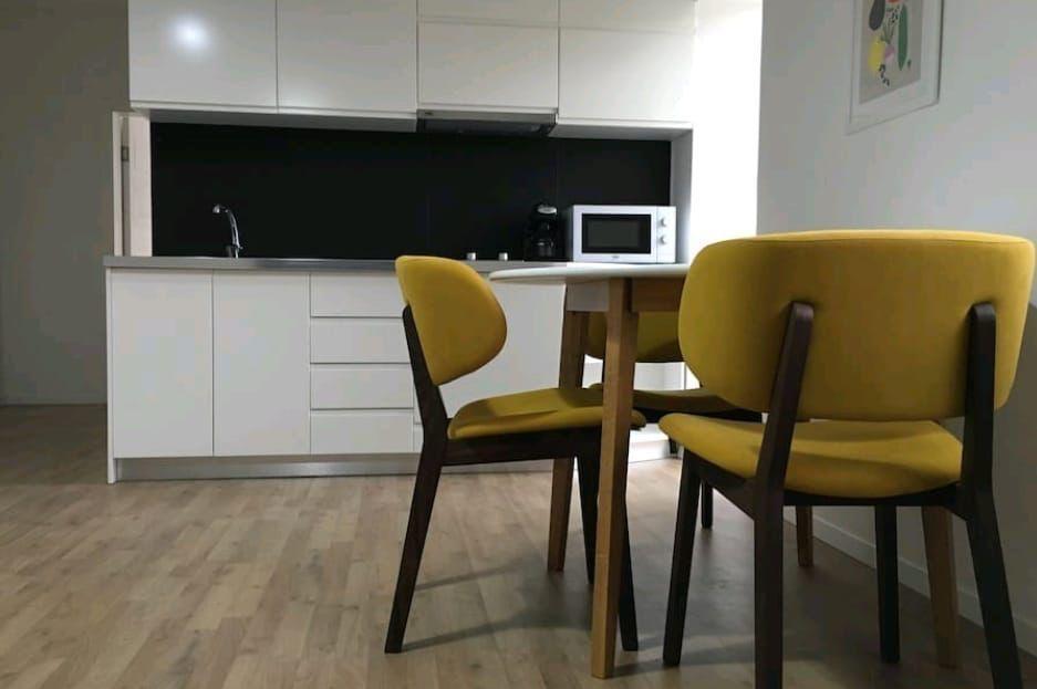 Tirane, jepet me qera apartament 1+1 , 60 m² 580 € (Rruga e Sales)
