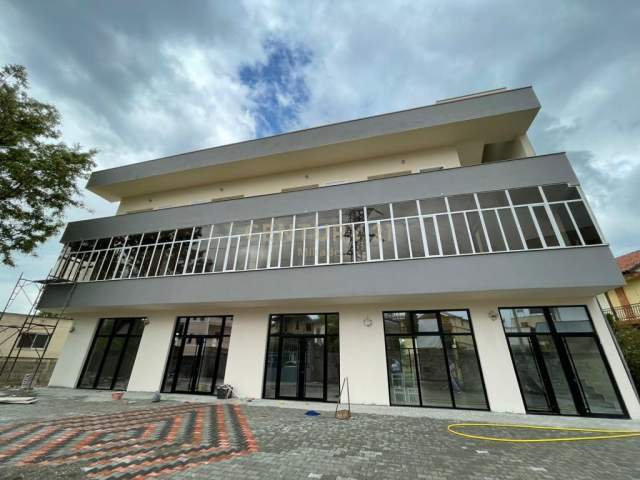 Tirane, jepet me qera ambjent biznesi Kati 0, 1.200 m² 5.000 Euro (Jordan Misja)