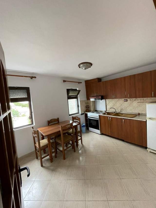 Tirane, shitet apartament 3+1 Kati 4, 75 m² 65.000 Euro (Ferit Xhajko)